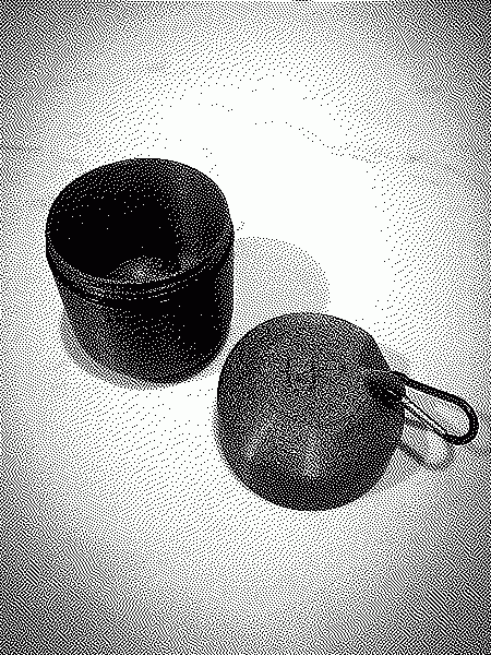 A 1-bit Picture of a Poocan. A can for poo.