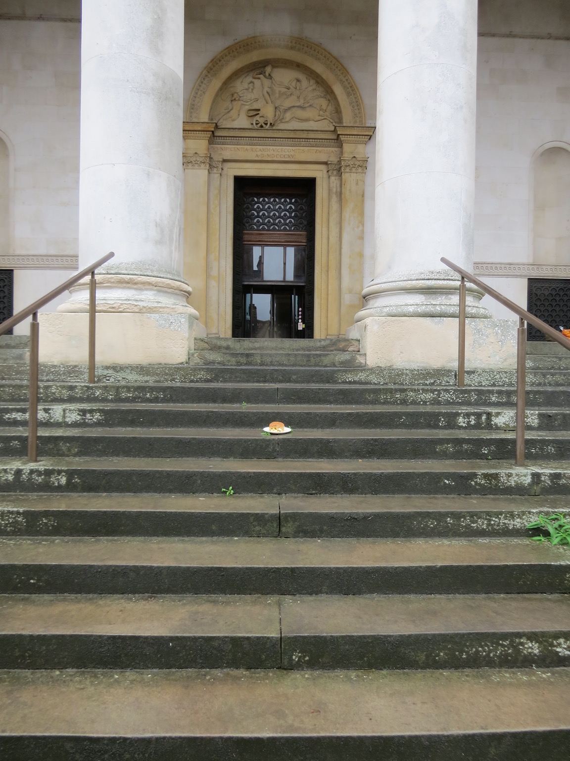 Quavers roll on steps in front of columns and doorway
