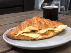 Croissant containing potato crisps