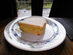 White crisp sandwich with crust base