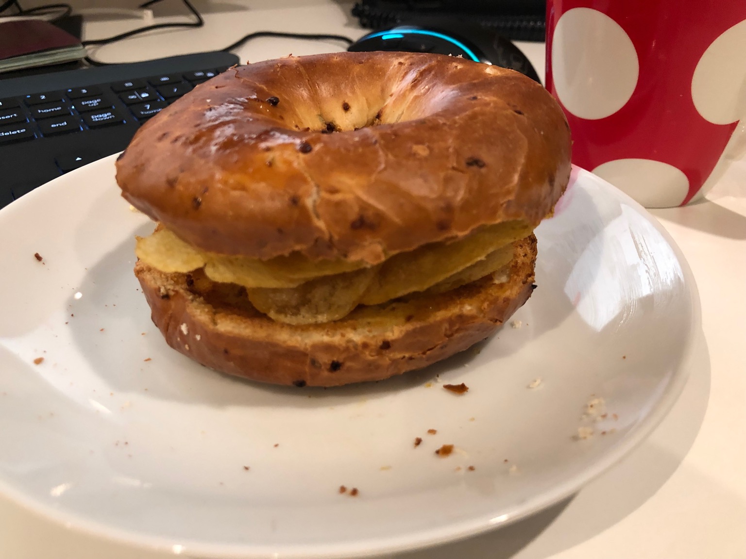 Potato crisps in a toasted bagel
