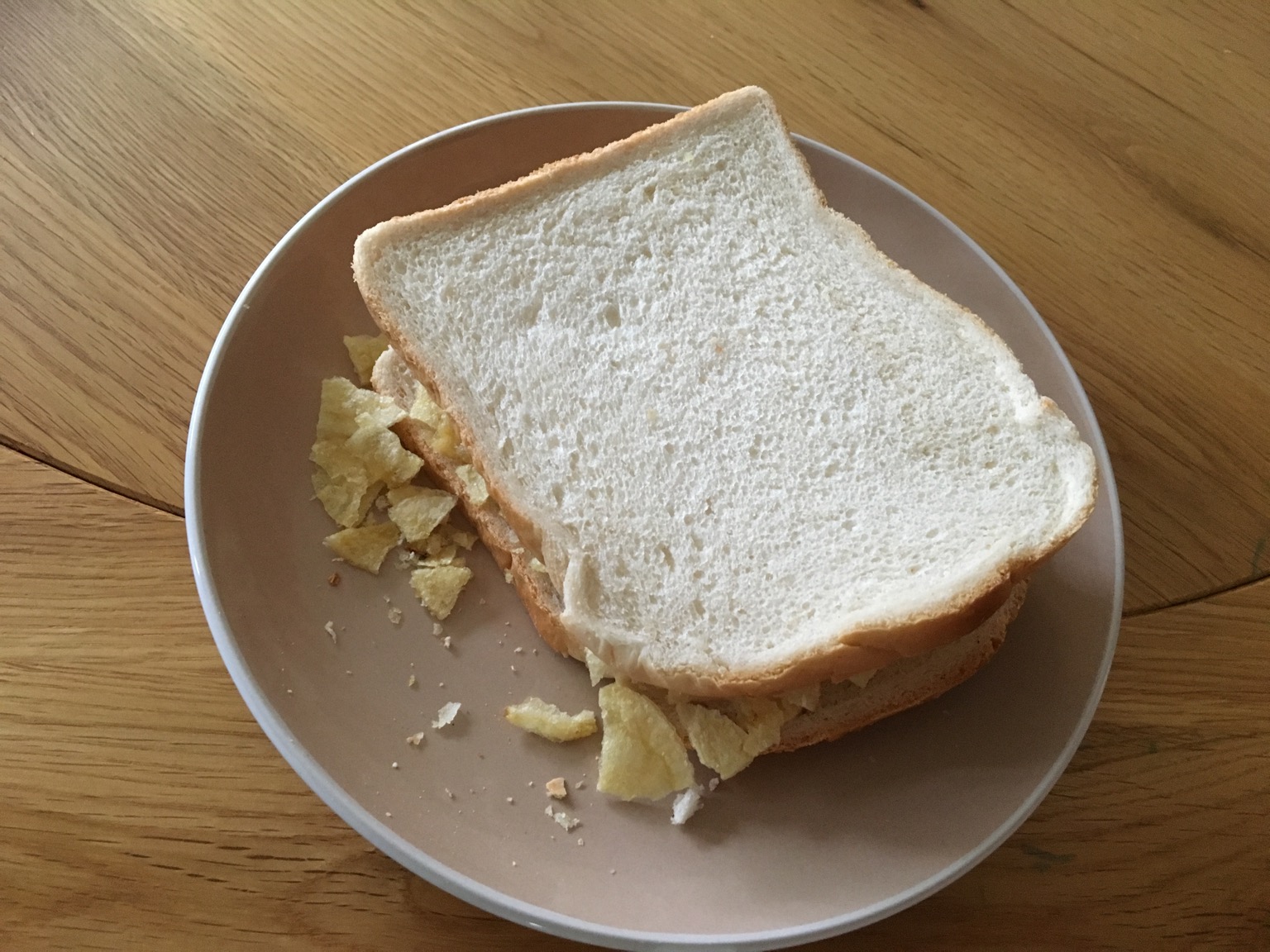 Potato crisps between two slices of white bread
